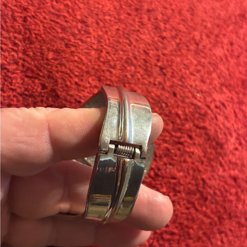 Silver Leaf Pattern Cuff Bracelet Spring Hinged 6… - image 3